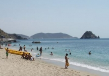 Imagen Turistas disfrutando del mar